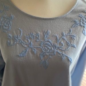 JH Collectibles pretty embroidered top